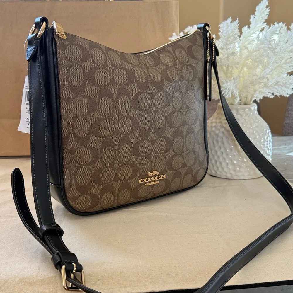 Coach refined pebble